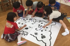 お化け作りに夢中！