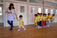 並んで歩くの上手になったよ。